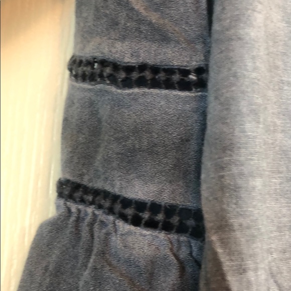 Super Cute Long Sleeve Lace Back Detail Top - Picture 2 of 3